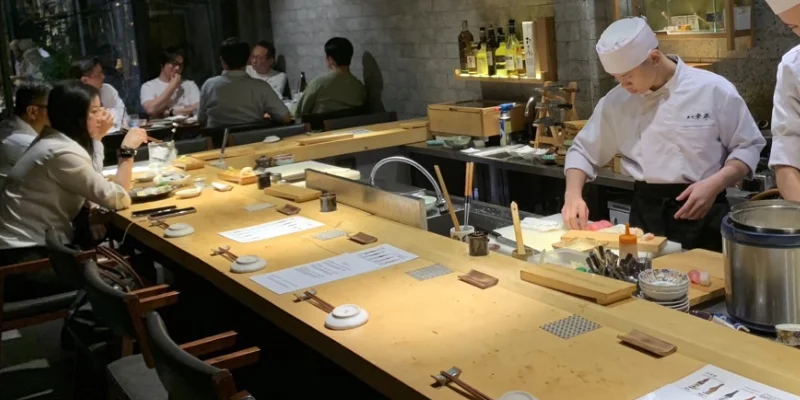 Nhà hàng omakase giá rẻ tại Sài Gòn - Sushi Taka